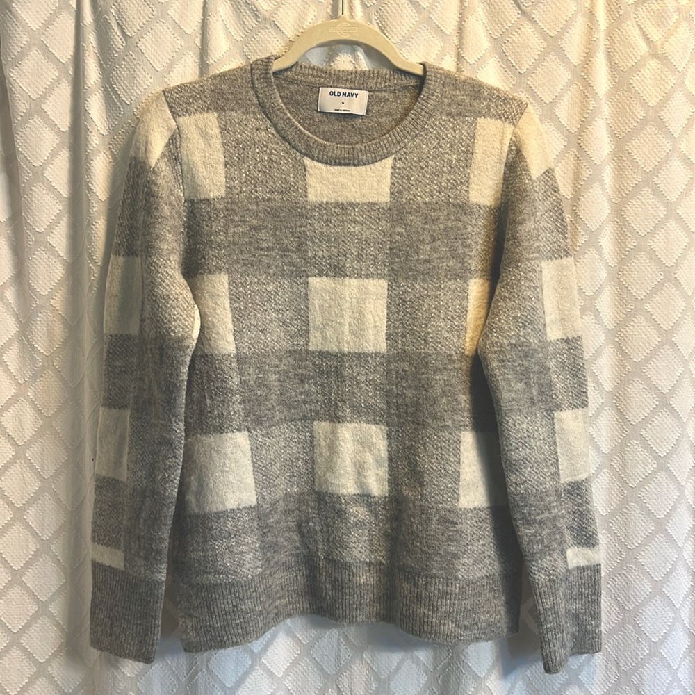 Old Navy Gray and White Buffalo Check sweater, size Medium